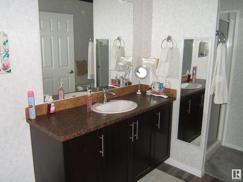 4605 57 Street, Two Hills, AB - Indoor Photo Showing Bathroom