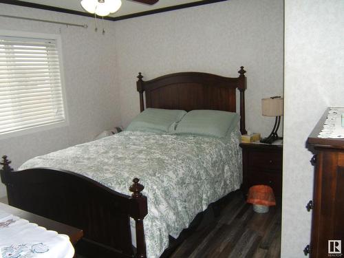 4605 57 Street, Two Hills, AB - Indoor Photo Showing Bedroom