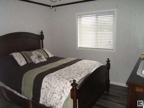 4605 57 Street, Two Hills, AB - Indoor Photo Showing Bedroom