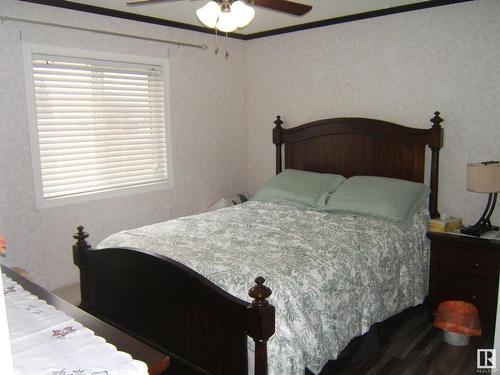 4605 57 Street, Two Hills, AB - Indoor Photo Showing Bedroom