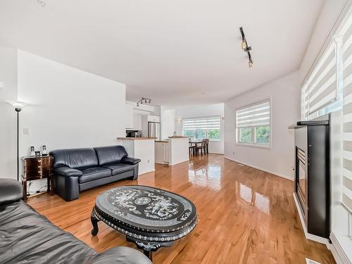 114 10933 82 Avenue, Edmonton, AB - Indoor Photo Showing Living Room