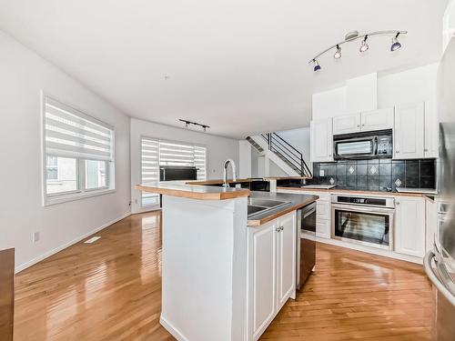 114 10933 82 Avenue, Edmonton, AB - Indoor Photo Showing Kitchen