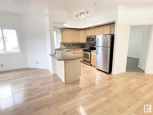 229 8528 82 Avenue, Edmonton, AB - Indoor Photo Showing Kitchen