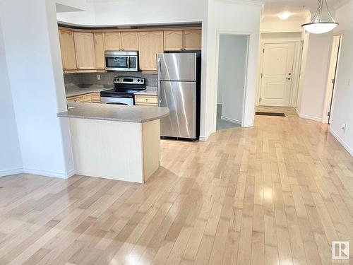 229 8528 82 Avenue, Edmonton, AB - Indoor Photo Showing Kitchen