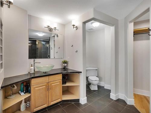 504 10855 Saskatchewan Drive, Edmonton, AB - Indoor Photo Showing Bathroom