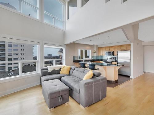 504 10855 Saskatchewan Drive, Edmonton, AB - Indoor Photo Showing Living Room