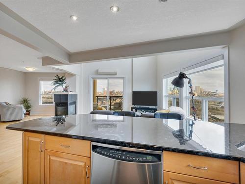 504 10855 Saskatchewan Drive, Edmonton, AB - Indoor Photo Showing Kitchen