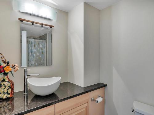 504 10855 Saskatchewan Drive, Edmonton, AB - Indoor Photo Showing Bathroom