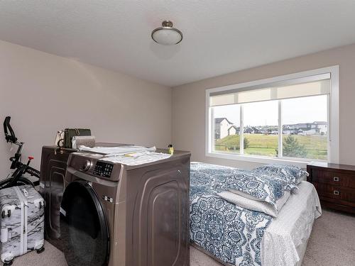 99 Hilldowns Dr, Spruce Grove, AB - Indoor Photo Showing Laundry Room