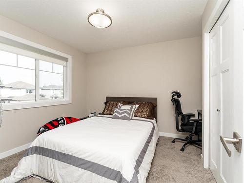 99 Hilldowns Dr, Spruce Grove, AB - Indoor Photo Showing Bedroom