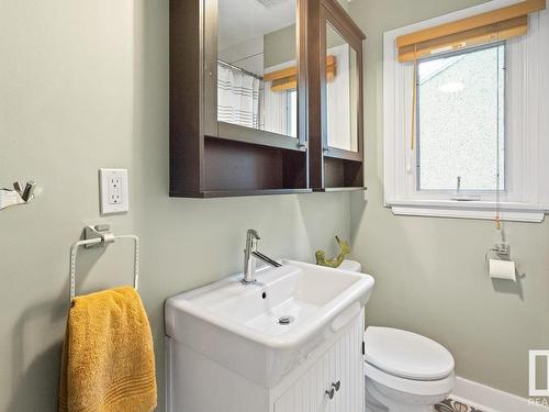 10329 136 Street, Edmonton, AB - Indoor Photo Showing Bathroom