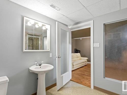 10329 136 Street, Edmonton, AB - Indoor Photo Showing Bathroom