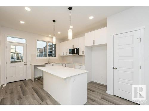 6304 176 Avenue, Edmonton, AB - Indoor Photo Showing Kitchen With Upgraded Kitchen