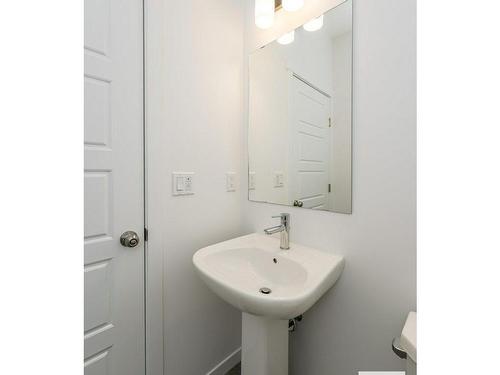 6304 176 Avenue, Edmonton, AB - Indoor Photo Showing Bathroom