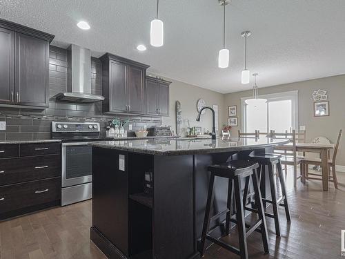 25 Sedona Place, Fort Saskatchewan, AB - Indoor Photo Showing Kitchen With Upgraded Kitchen