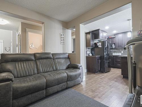 25 Sedona Place, Fort Saskatchewan, AB - Indoor Photo Showing Living Room