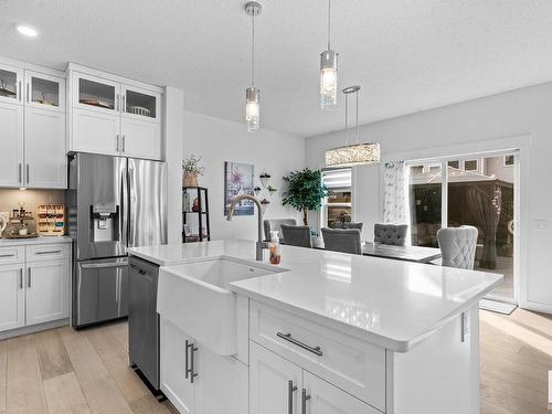 7 Jamison Crescent, St. Albert, AB - Indoor Photo Showing Kitchen With Upgraded Kitchen