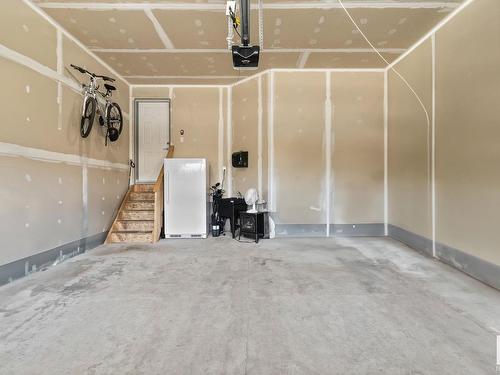 7 Jamison Crescent, St. Albert, AB - Indoor Photo Showing Garage