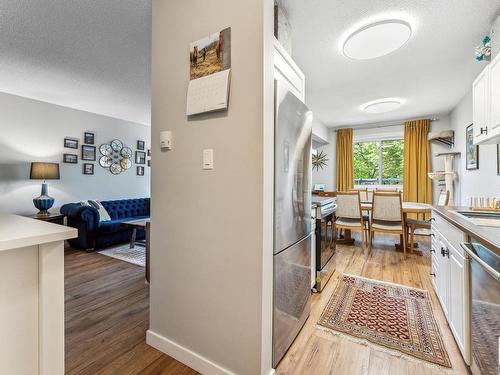 18 11219 103A Avenue, Edmonton, AB - Indoor Photo Showing Kitchen