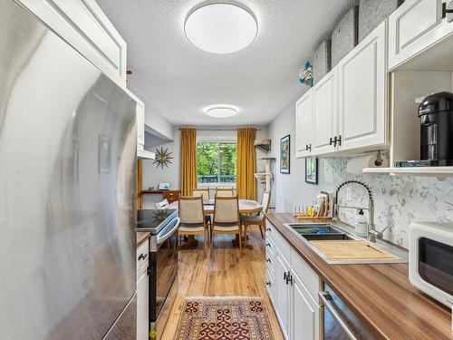 18 11219 103A Avenue, Edmonton, AB - Indoor Photo Showing Kitchen