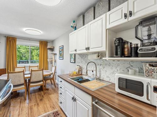 18 11219 103A Avenue, Edmonton, AB - Indoor Photo Showing Kitchen With Double Sink