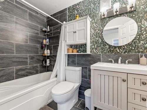 18 11219 103A Avenue, Edmonton, AB - Indoor Photo Showing Bathroom