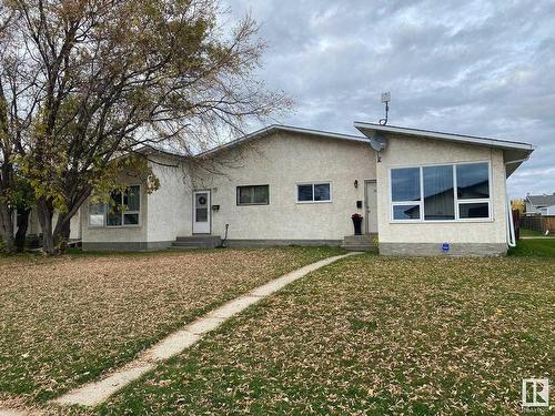 5338 & 5340 36 Avenue, Wetaskiwin, AB - Outdoor