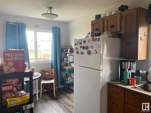 5338 & 5340 36 Avenue, Wetaskiwin, AB - Indoor Photo Showing Kitchen