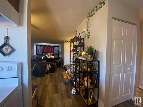 5338 & 5340 36 Avenue, Wetaskiwin, AB - Indoor Photo Showing Other Room