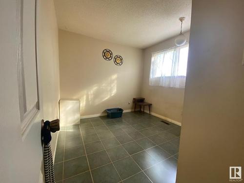 5338 & 5340 36 Avenue, Wetaskiwin, AB - Indoor Photo Showing Other Room