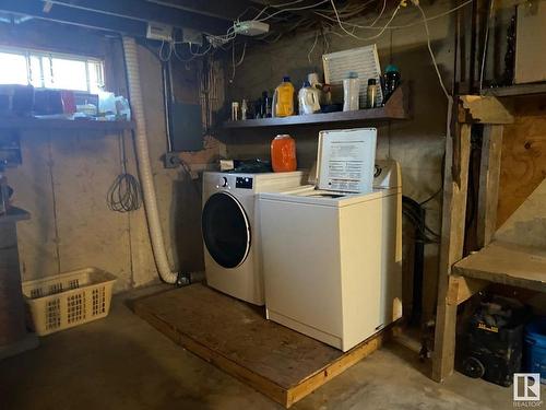 5338 & 5340 36 Avenue, Wetaskiwin, AB - Indoor Photo Showing Laundry Room