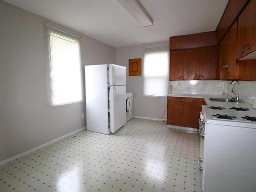 4918 45 Avenue, St. Paul Town, AB - Indoor Photo Showing Kitchen