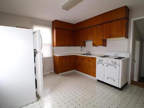 4918 45 Avenue, St. Paul Town, AB - Indoor Photo Showing Kitchen