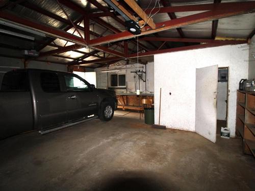 4918 45 Avenue, St. Paul Town, AB - Indoor Photo Showing Garage