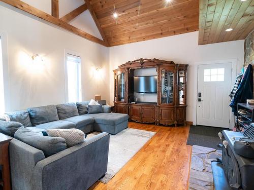 48343 Range Road 222, Rural Camrose County, AB - Indoor Photo Showing Living Room