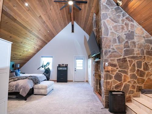 48343 Range Road 222, Rural Camrose County, AB - Indoor Photo Showing Bedroom