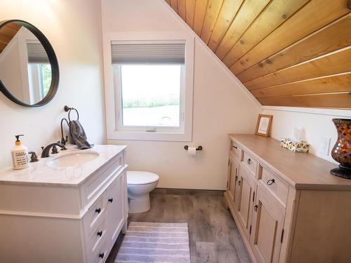 48343 Range Road 222, Rural Camrose County, AB - Indoor Photo Showing Bathroom