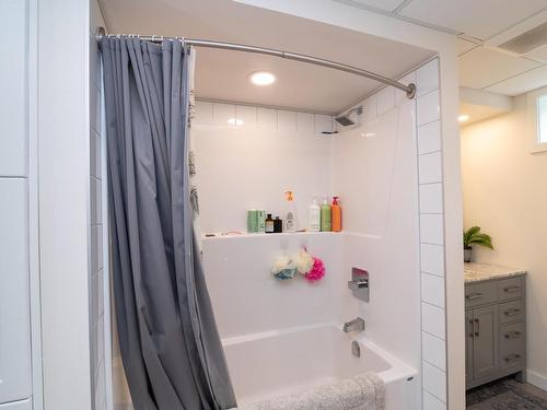 48343 Range Road 222, Rural Camrose County, AB - Indoor Photo Showing Bathroom