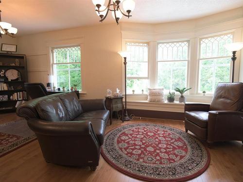 10417 Saskatchewan Drive, Edmonton, AB - Indoor Photo Showing Living Room