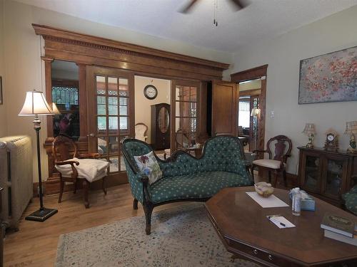 10417 Saskatchewan Drive, Edmonton, AB - Indoor Photo Showing Living Room