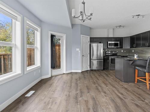 18 1720 Garnett Point Nw, Edmonton, AB - Indoor Photo Showing Kitchen