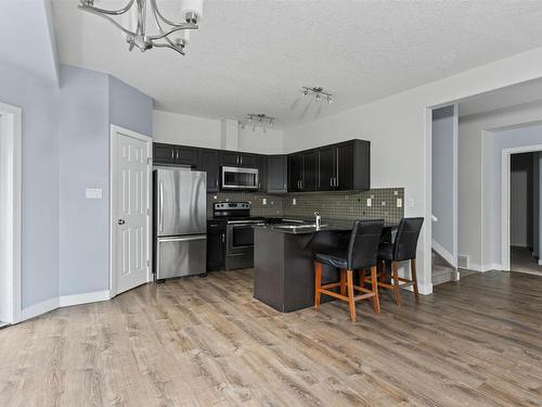 18 1720 Garnett Point Nw, Edmonton, AB - Indoor Photo Showing Kitchen