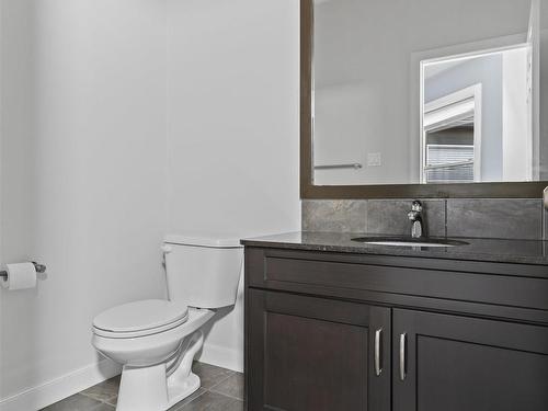 18 1720 Garnett Point Nw, Edmonton, AB - Indoor Photo Showing Bathroom