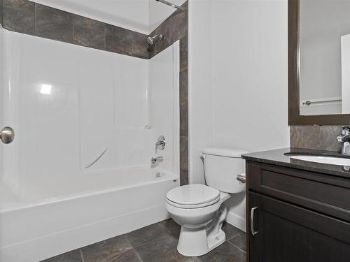 18 1720 Garnett Point Nw, Edmonton, AB - Indoor Photo Showing Bathroom