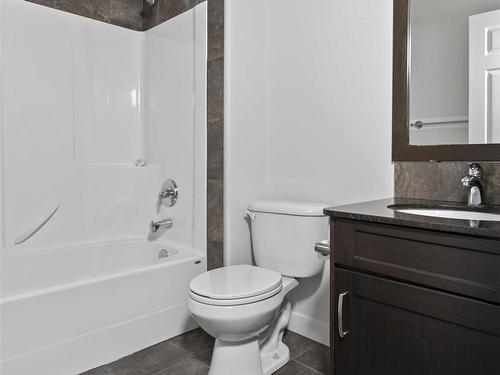 18 1720 Garnett Point Nw, Edmonton, AB - Indoor Photo Showing Bathroom