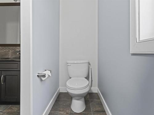 18 1720 Garnett Point Nw, Edmonton, AB - Indoor Photo Showing Bathroom