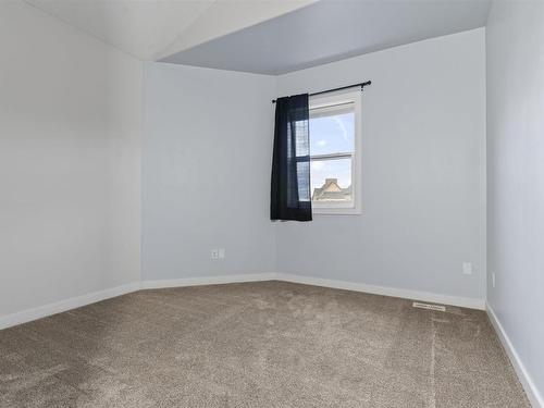 18 1720 Garnett Point Nw, Edmonton, AB - Indoor Photo Showing Other Room