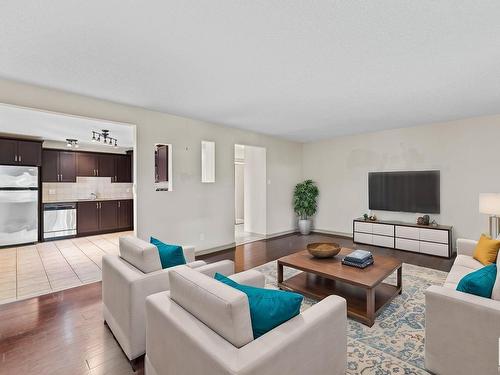 6 10710 84 Avenue, Edmonton, AB - Indoor Photo Showing Living Room