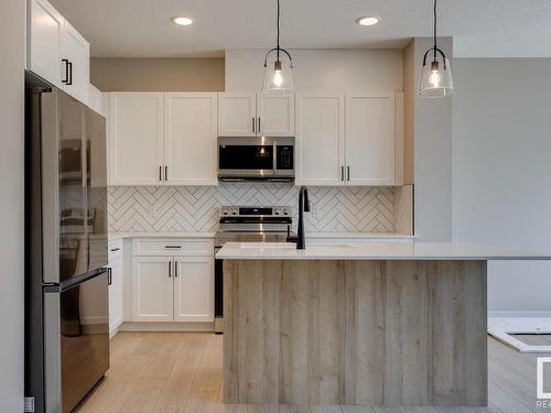 338 Genesis Villa(S), Stony Plain, AB - Indoor Photo Showing Kitchen