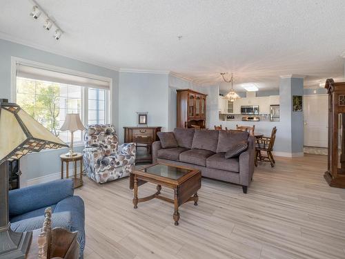 316 13450 114 Avenue, Edmonton, AB - Indoor Photo Showing Living Room